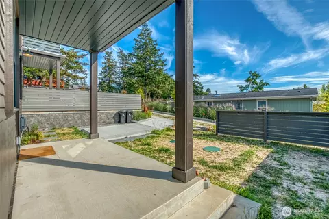 Exterior - 429 Pine St #B, Eastsound, WA 98245 photo 6 of 8