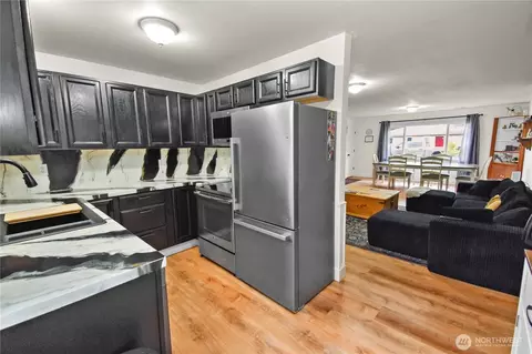 Kitchen - 308 Baker St, Everson, WA 98247 photo 4 of 5