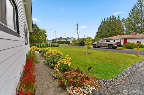 Exterior - 308 Baker St, Everson, WA 98247 photo 7 of 21