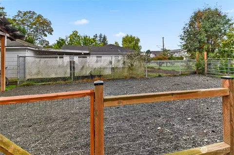 Exterior - 308 Baker St, Everson, WA 98247 photo 16 of 21