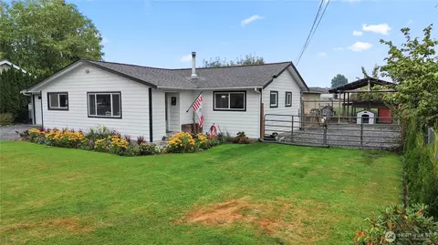 Exterior - 308 Baker St, Everson, WA 98247 photo 3 of 21