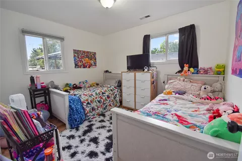 Bedroom - 308 Baker St, Everson, WA 98247 photo 2 of 3