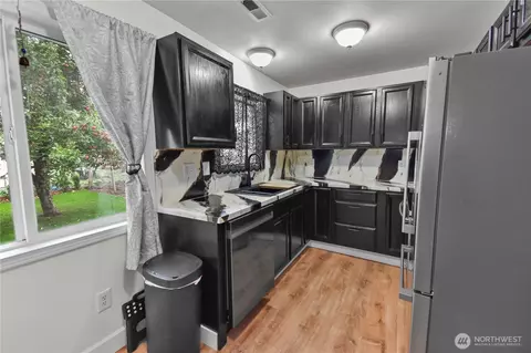 Kitchen - 308 Baker St, Everson, WA 98247 photo 5 of 5