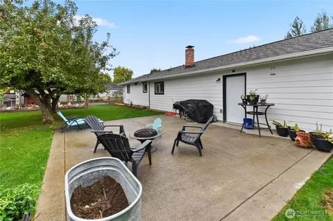 Exterior - 308 Baker St, Everson, WA 98247 photo 11 of 21