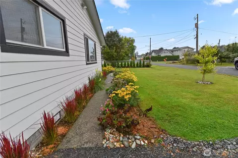 Exterior - 308 Baker St, Everson, WA 98247 photo 5 of 21