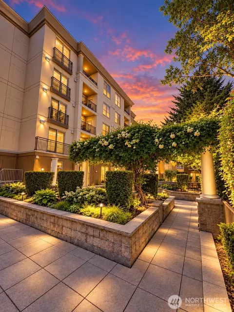 118 107th Ave NE, Bellevue, WA 98004
