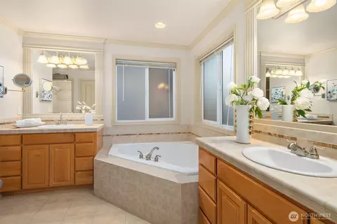 Bath - 21331 37th Ave SE, Bothell, WA 98021 photo 2 of 4