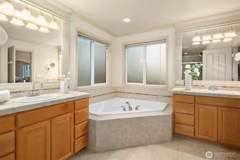 Bath - 21331 37th Ave SE, Bothell, WA 98021 photo 3 of 4