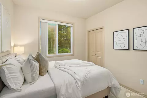 Bedroom - 21331 37th Ave SE, Bothell, WA 98021 photo 1 of 6