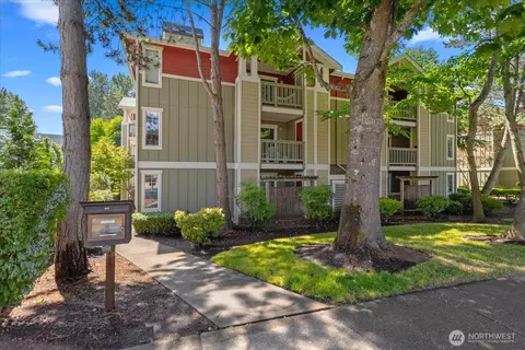 7711 NE 175th St #F202, Kenmore, WA 98028