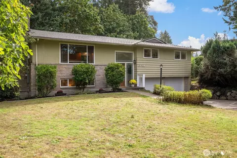 17716 Densmore Ave N, Shoreline, WA 98133