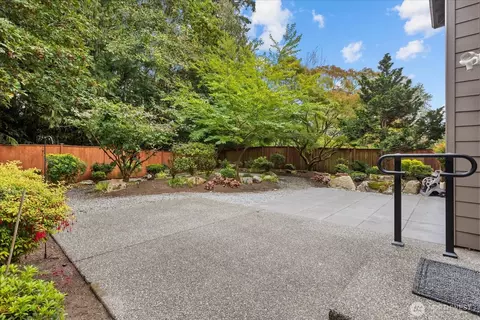 Exterior - 17405 33rd Dr SE, Bothell, WA 98012 photo 7 of 8