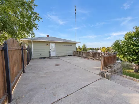 Exterior - 208 E Hillside Dr, Warden, WA 98857 photo 6 of 8