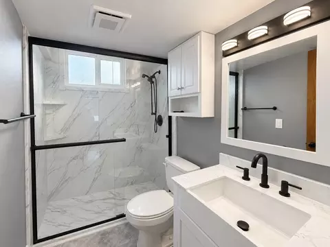 Bath - 208 E Hillside Dr, Warden, WA 98857 photo 1 of 2
