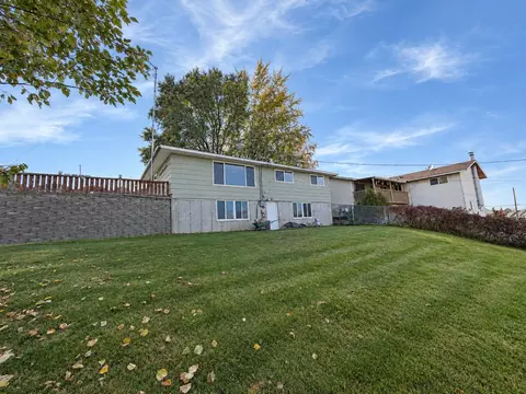 Exterior - 208 E Hillside Dr, Warden, WA 98857 photo 7 of 8
