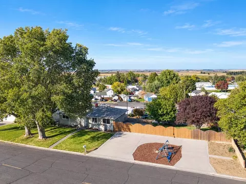View/Area - 208 E Hillside Dr, Warden, WA 98857 photo 1 of 4