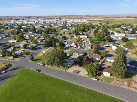 View/Area - 208 E Hillside Dr, Warden, WA 98857 photo 4 of 4