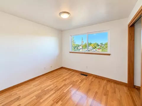 Bedroom - 208 E Hillside Dr, Warden, WA 98857 photo 1 of 2