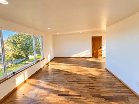 Living - 208 E Hillside Dr, Warden, WA 98857 photo 2 of 5