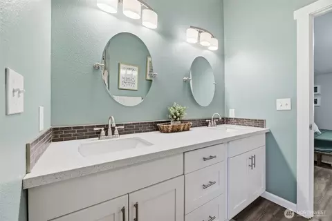 Bath - 1914 284th St E, Roy, WA 98580 photo 5 of 6