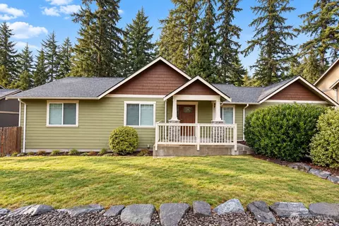 98 NW Glade Ct, Bremerton, WA 98311