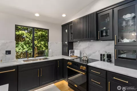 Kitchen - 22905 35th Ave SE, Bothell, WA 98021 photo 3 of 6