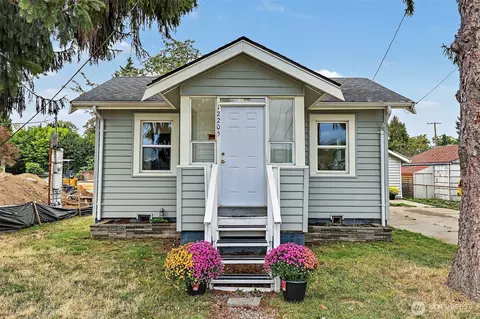 12205 44th Ave S, Tukwila, WA 98178
