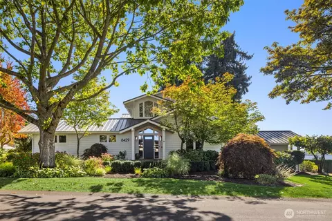 8429 NE 7th St, Medina, WA 98039
