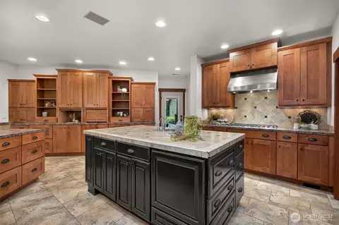 Kitchen - 2259 Regency Pl, Everson, WA 98247 photo 3 of 4