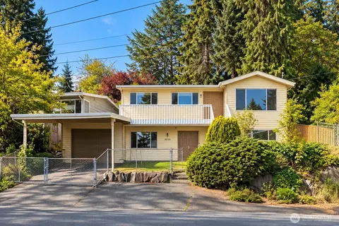 16135 Densmore Ave N, Shoreline, WA 98133