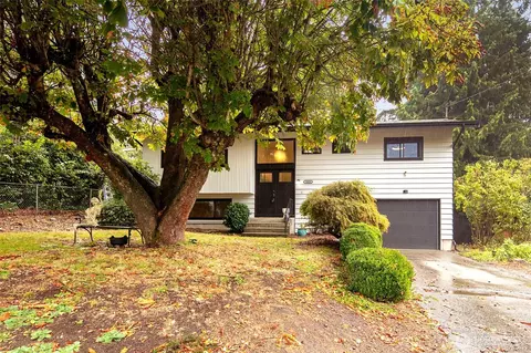 18910 71st Ave NE, Kenmore, WA 98028