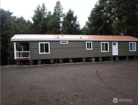 36 Roberts Ln, Pacific Beach, WA 98571