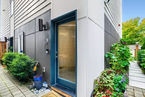 8761 15th Ave NW #B, Seattle, WA 98117