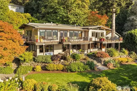 13210 Holmes Point Dr NE, Kirkland, WA 98034