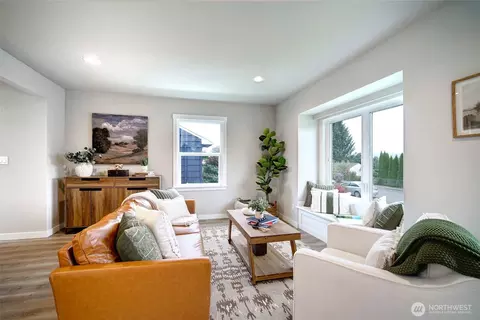 Living - 1624 Pine St, Everett, WA 98201 photo 2 of 4