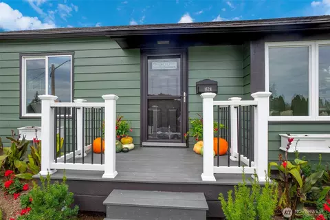 Exterior - 1624 Pine St, Everett, WA 98201 photo 4 of 4