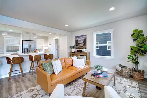 Living - 1624 Pine St, Everett, WA 98201 photo 3 of 4