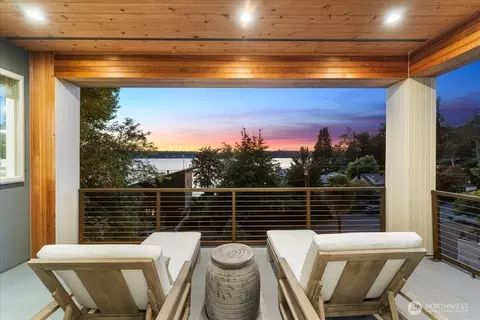 11822 Holmes Point Dr NE, Kirkland, WA 98034