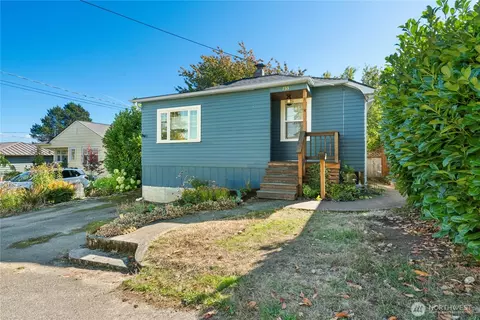Exterior - 733 N 97th St, Seattle, WA 98103 photo 4 of 12