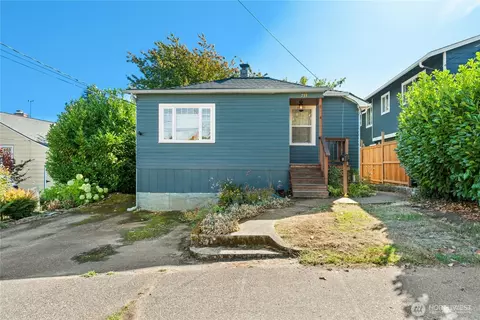 Exterior - 733 N 97th St, Seattle, WA 98103 photo 3 of 12