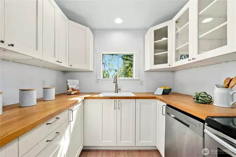 Kitchen - 733 N 97th St, Seattle, WA 98103 photo 4 of 4