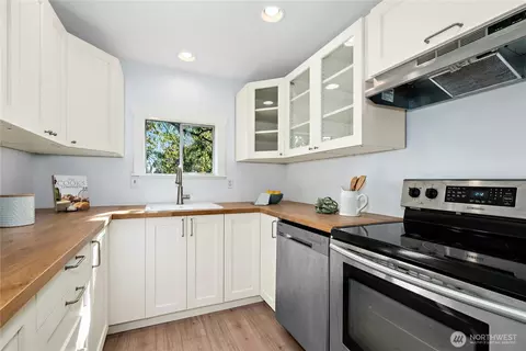 Kitchen - 733 N 97th St, Seattle, WA 98103 photo 3 of 4