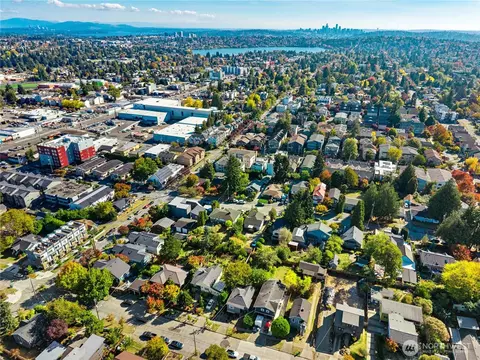 View/Area - 733 N 97th St, Seattle, WA 98103 photo 3 of 7