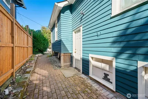 Exterior - 733 N 97th St, Seattle, WA 98103 photo 6 of 12