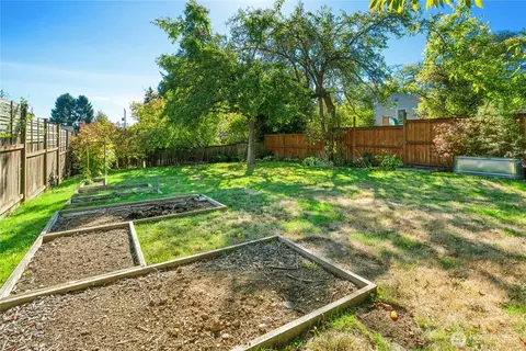 Exterior - 733 N 97th St, Seattle, WA 98103 photo 10 of 12