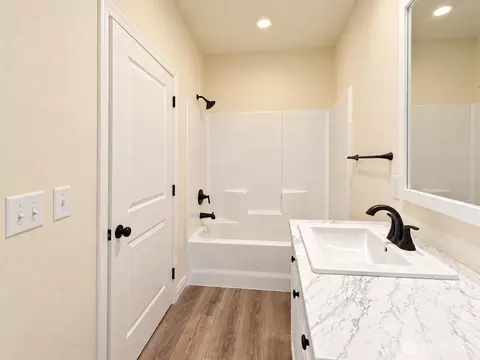 Bath - 2048 Timber St #122, Enumclaw, WA 98022 photo 4 of 5