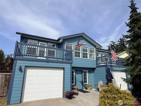 1086 Landing Cir, Oak Harbor, WA 98277