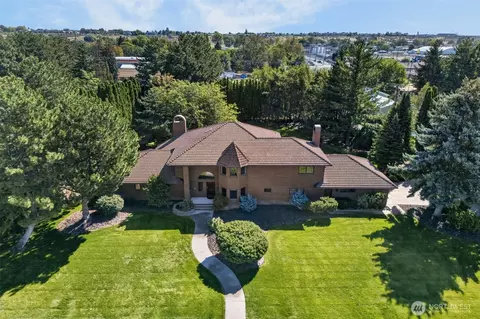 810 D St SW, Ephrata, WA 98823