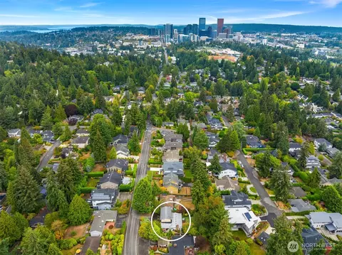1652 104th Ave SE, Bellevue, WA 98004