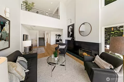 2400 Aurora Ave N #210, Seattle, WA 98109